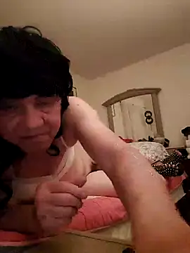 Snapshot of aivitranxxx chatting on December 17, 8:09 am aivitranxxx online show from December 17, 8:09 am