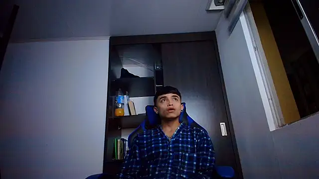 NoahGun  online show from December 19, 7:48 am