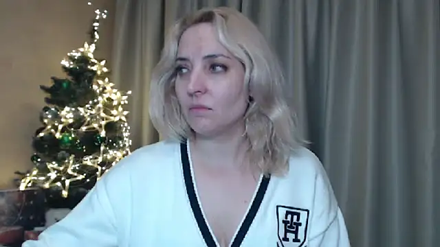 Snapshot of sweetpussy chatting on December 31, 2:47 pm sweetpussy online show from December 31, 2:47 pm