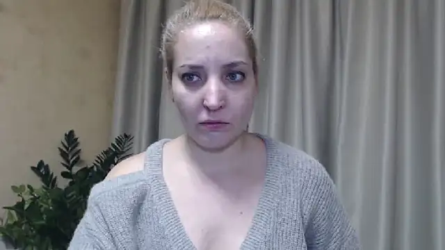 Snapshot of sweetpussy chatting on January 18, 2:23 pm sweetpussy online show from January 18, 2:23 pm