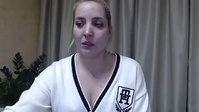 Snapshot of sweetpussy chatting on January 29, 2:32 pm sweetpussy online show from January 29, 2:32 pm