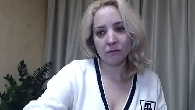 Snapshot of sweetpussy chatting on February 13, 5:33 pm sweetpussy online show from February 13, 5:33 pm