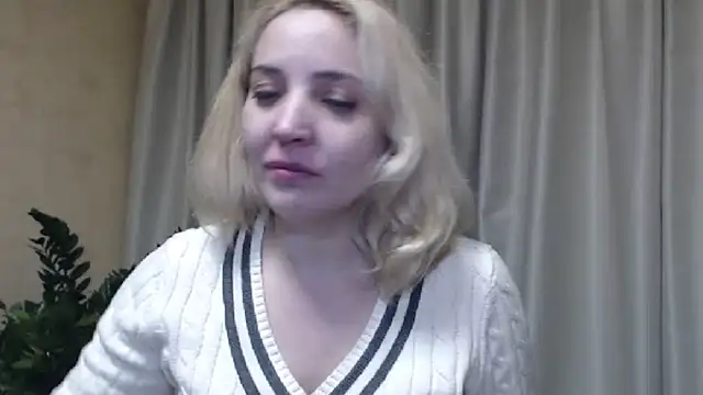 Snapshot of sweetpussy chatting on February 23, 1:10 pm sweetpussy online show from February 23, 1:10 pm