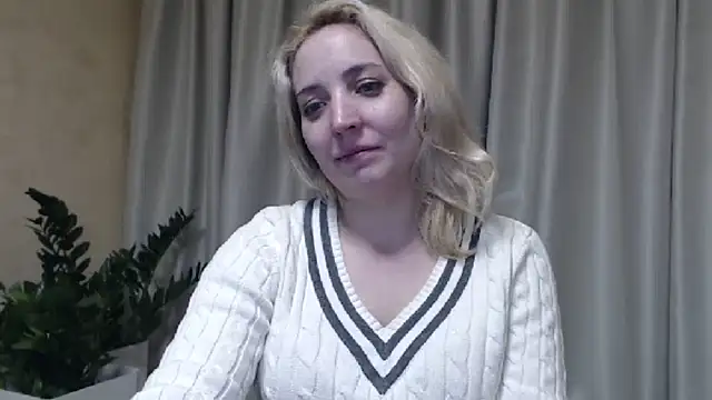 Snapshot of sweetpussy chatting on February 23, 4:13 pm sweetpussy online show from February 23, 4:13 pm