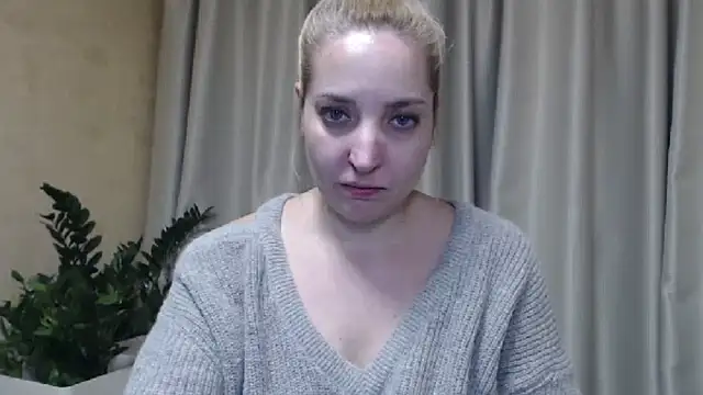 Snapshot of sweetpussy chatting on March 1, 7:04 pm sweetpussy online show from March 1, 7:04 pm