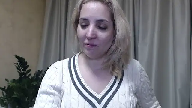 Snapshot of sweetpussy chatting on March 13, 4:23 pm sweetpussy online show from March 13, 4:23 pm