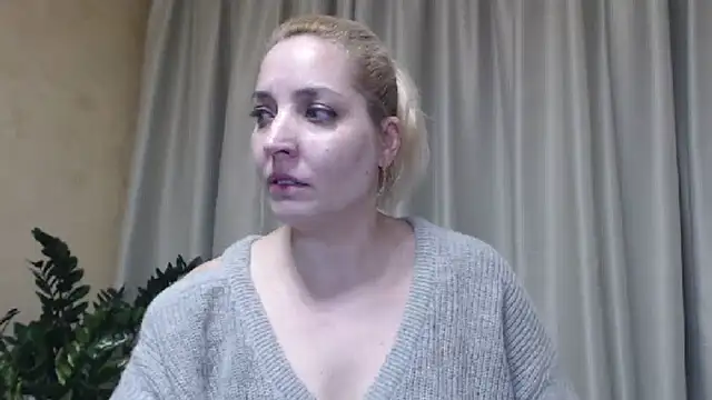 Snapshot of sweetpussy chatting on March 19, 3:29 pm sweetpussy online show from March 19, 3:29 pm
