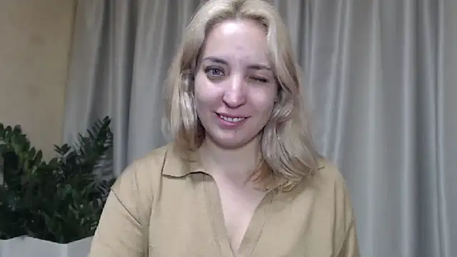 Snapshot of sweetpussy chatting on October 3, 2:03 pm sweetpussy online show from October 3, 2:03 pm