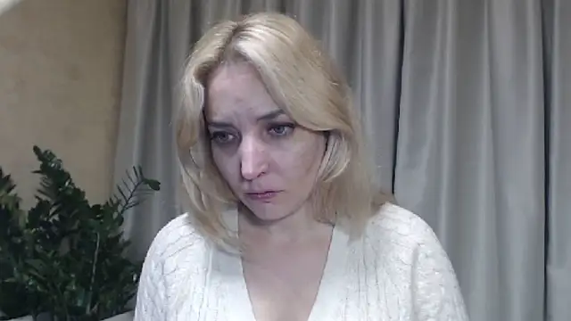 Snapshot of sweetpussy chatting on October 14, 3:57 pm sweetpussy online show from October 14, 3:57 pm