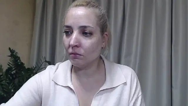 Snapshot of sweetpussy chatting on October 29, 3:58 pm sweetpussy online show from October 29, 3:58 pm