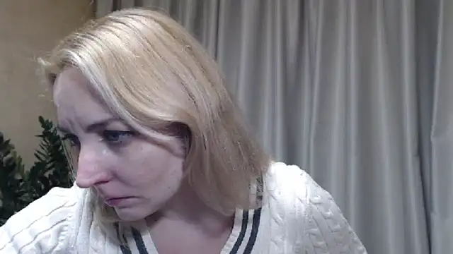 Snapshot of sweetpussy chatting on November 5, 7:25 pm sweetpussy online show from November 5, 7:25 pm