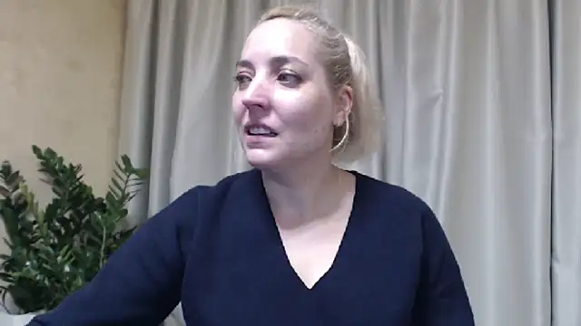 Snapshot of sweetpussy chatting on November 9, 9:24 pm sweetpussy online show from November 9, 9:24 pm