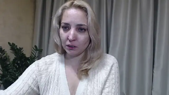 Snapshot of sweetpussy chatting on November 19, 5:13 pm sweetpussy online show from November 19, 5:13 pm