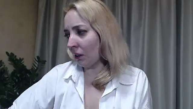 Snapshot of sweetpussy chatting on November 23, 5:02 pm sweetpussy online show from November 23, 5:02 pm