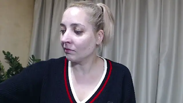 Snapshot of sweetpussy chatting on November 26, 2:29 pm sweetpussy online show from November 26, 2:29 pm