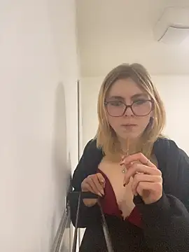 Milly-Kiss online show from January 8, 8:11 pm