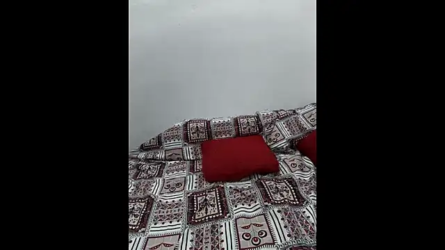 desigirl64 online show from December 4, 9:34 pm