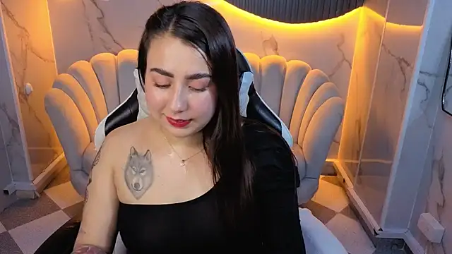 Snapshot of Kattia_mystic_b chatting on December 13, 7:53 pm Kattia mystic b online show from December 13, 7:53 pm