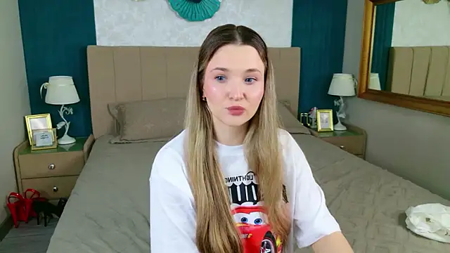 Snapshot of Lina_Sinerz chatting on February 14, 8:27 pm Lina Sinerz online show from February 14, 8:27 pm