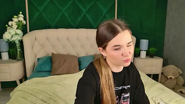 Lina Sinerz online show from March 24, 3:50 pm