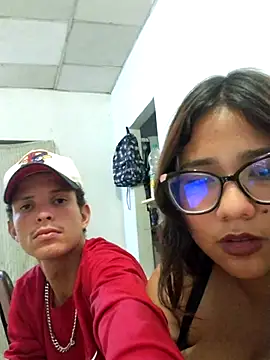 HotNMcouple online show from December 5, 5:05 am