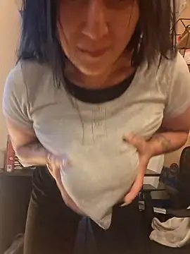 Snapshot of Magenta_Moon chatting on July 27, 11:12 pm Magenta Moon online show from July 27, 11:12 pm