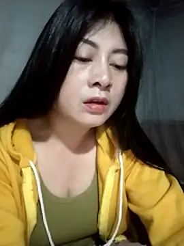 Snapshot of Paerl-sweet chatting on February 1, 12:42 am Paerl-sweet online show from February 1, 12:42 am