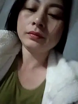 Snapshot of Paerl-sweet chatting on February 4, 12:49 am Paerl-sweet online show from February 4, 12:49 am