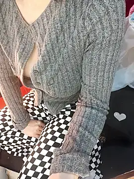 Snapshot of Alone_nothing chatting on January 9, 4:10 pm Alone nothing online show from January 9, 4:10 pm