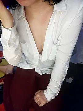 Snapshot of Alone_nothing chatting on January 19, 3:49 pm Alone nothing online show from January 19, 3:49 pm