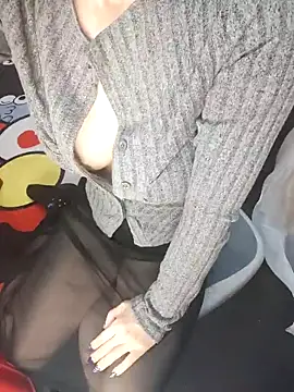 Snapshot of Alone_nothing chatting on February 3, 3:17 pm Alone nothing online show from February 3, 3:17 pm