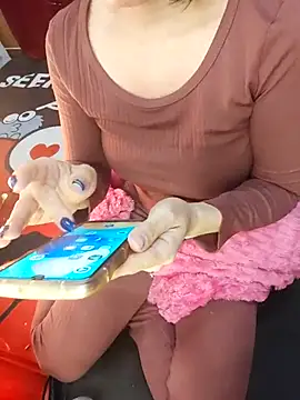 Snapshot of Alone_nothing chatting on February 9, 11:31 pm Alone nothing online show from February 9, 11:31 pm