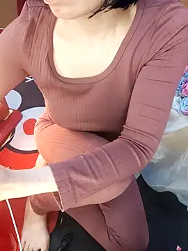 Snapshot of Alone_nothing chatting on February 12, 4:35 pm Alone nothing online show from February 12, 4:35 pm