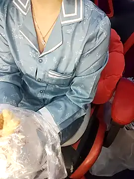 Snapshot of Alone_nothing chatting on March 7, 1:24 am Alone nothing online show from March 7, 1:24 am