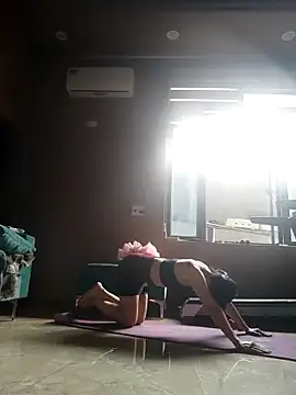 Snapshot of Alone_nothing chatting on April 11, 1:21 am Alone nothing online show from April 11, 1:21 am