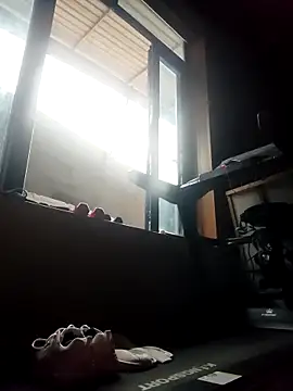 Snapshot of Alone_nothing chatting on April 16, 12:11 am Alone nothing online show from April 16, 12:11 am