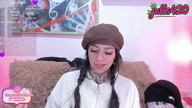 Snapshot of Julls420_ chatting on July 12, 10:56 pm Julls420 online show from July 12, 10:56 pm