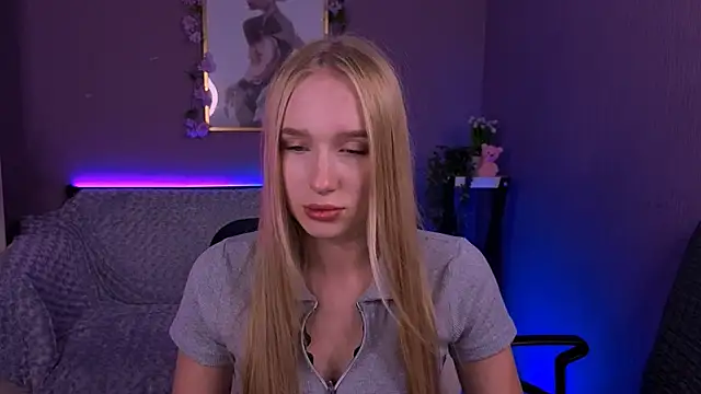 Snapshot of effysosweet chatting on February 18, 1:45 am effysosweet online show from February 18, 1:45 am