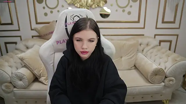 Snapshot of Hanna_nana chatting on December 15, 11:14 am Hanna nana online show from December 15, 11:14 am