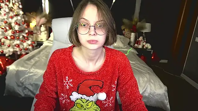 Snapshot of CharlyWines chatting on December 15, 8:02 pm CharlyWines online show from December 15, 8:02 pm