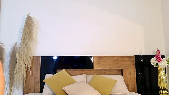 LucyHanks online show from March 28, 12:38 pm