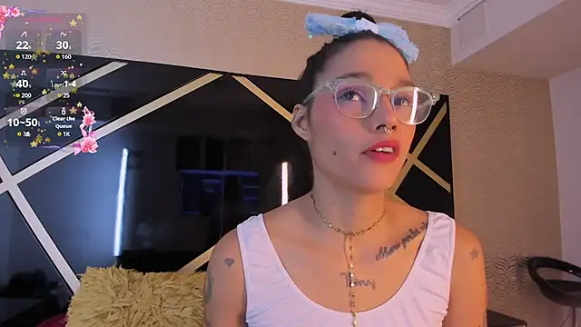 Snapshot of loraineblake chatting on December 15, 1:15 pm loraineblake online show from December 15, 1:15 pm