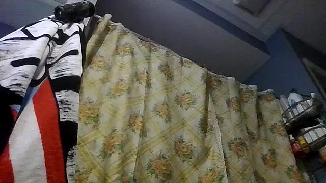 Snapshot of wecrulb chatting on December 14, 8:02 pm wecrulb online show from December 14, 8:02 pm