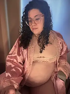 Snapshot of VanesssaMilf_ chatting on December 19, 3:52 pm VanesssaMilf online show from December 19, 3:52 pm