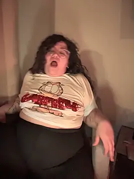 Snapshot of VanesssaMilf_ chatting on December 21, 11:45 pm VanesssaMilf online show from December 21, 11:45 pm