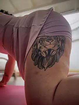 Snapshot of VanesssaMilf_ chatting on January 16, 7:51 pm VanesssaMilf online show from January 16, 7:51 pm