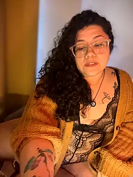 Snapshot of VanesssaMilf_ chatting on February 1, 10:19 pm VanesssaMilf online show from February 1, 10:19 pm