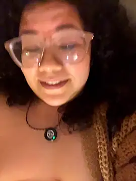 Snapshot of VanesssaMilf_ chatting on February 3, 6:40 am VanesssaMilf online show from February 3, 6:40 am