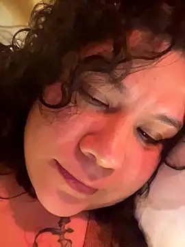 Snapshot of VanesssaMilf_ chatting on February 4, 3:01 am VanesssaMilf online show from February 4, 3:01 am