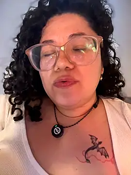 Snapshot of VanesssaMilf_ chatting on February 5, 1:05 pm VanesssaMilf online show from February 5, 1:05 pm